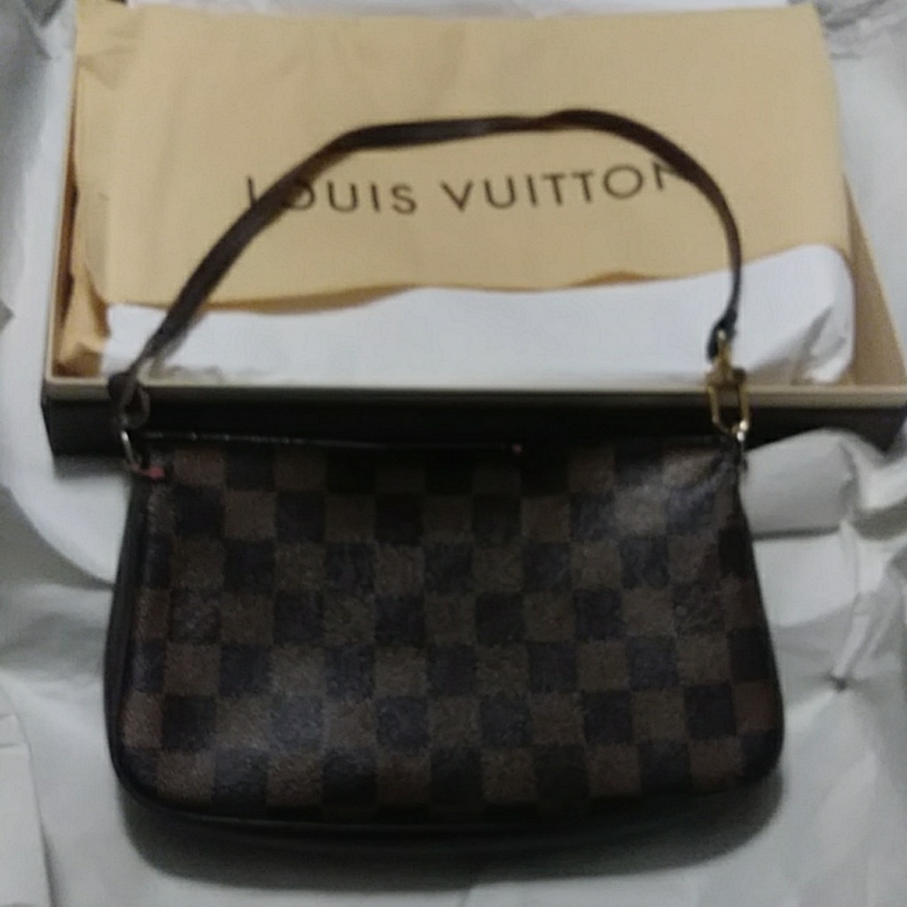 Louis Vuitton authentic Small Damier purse